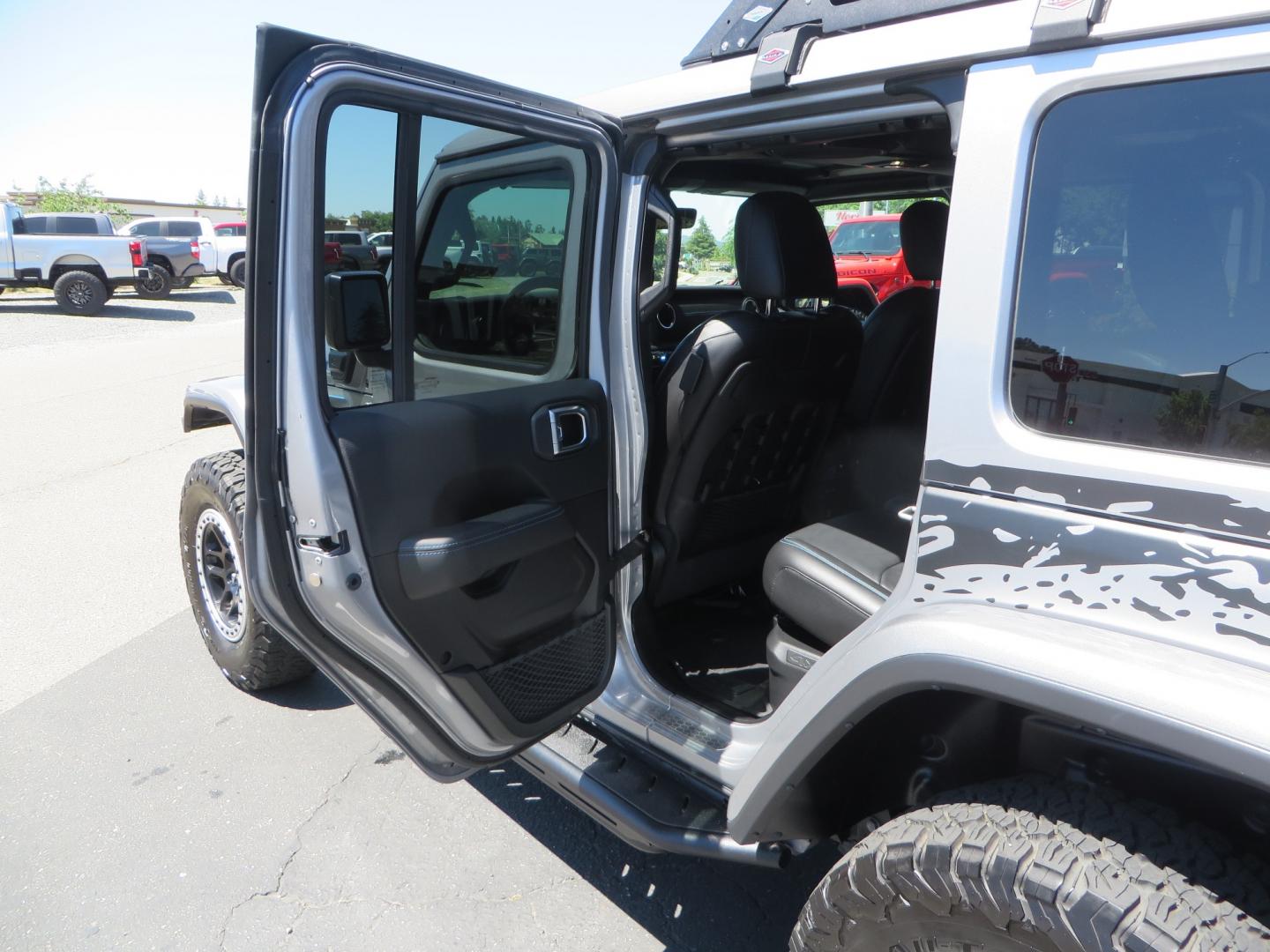 2021 SILVER /BLACK Jeep Wrangler Unlimited Rubicon 4XE 4d SUV 4wd (1C4JJXR63MW) with an 2.0L L4 DOHC 16V TURBO engine, automatic transmission, located at 2630 Grass Valley Highway, Auburn, CA, 95603, (530) 508-5100, 38.937893, -121.095482 - Impressive 4xe Rubicon with a ton of extras that include Fox 3.0 internal bypass front and rear shocks, 315 BFG KO2 tires, Warn winch, Factor 55 Ultra hook, Front bumper stinger, Rigid Pods on front bumper, Rigid A series lights in the roof rack, DV8 lockable hood pins, Westin Running boards, Fury d - Photo#46